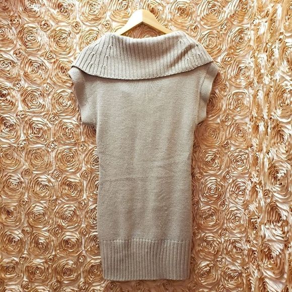 NWT 🤎 GUESS by Marciano Beige Sweater Size Large - Picture 3 of 9